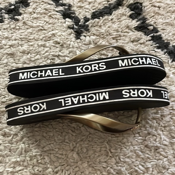 Michael Kors stack flip-flops size 7 - Picture 7 of 11
